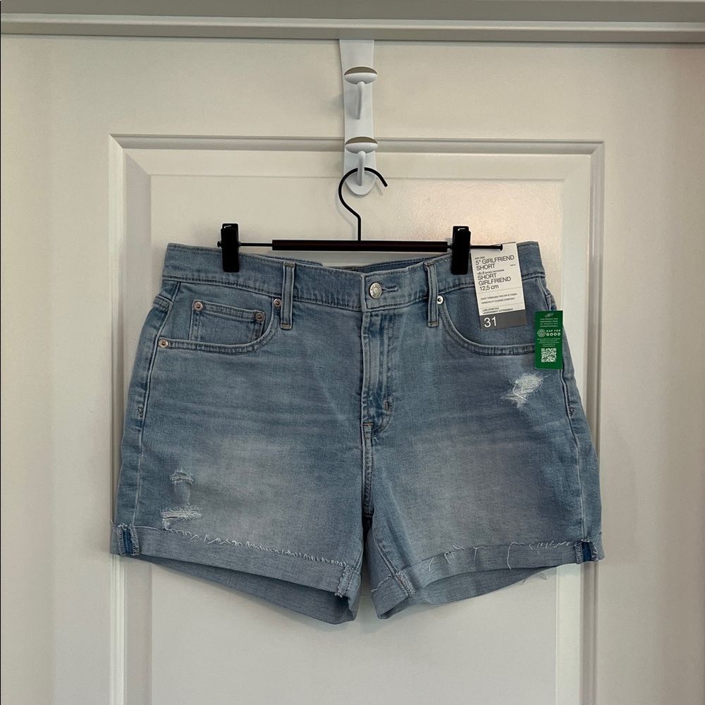 NWT Gap mid rise distressed denim shirts size 31